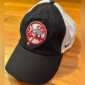 Yankees Hat Adjustable Nike Dri-Fit Heritage86 Black & White